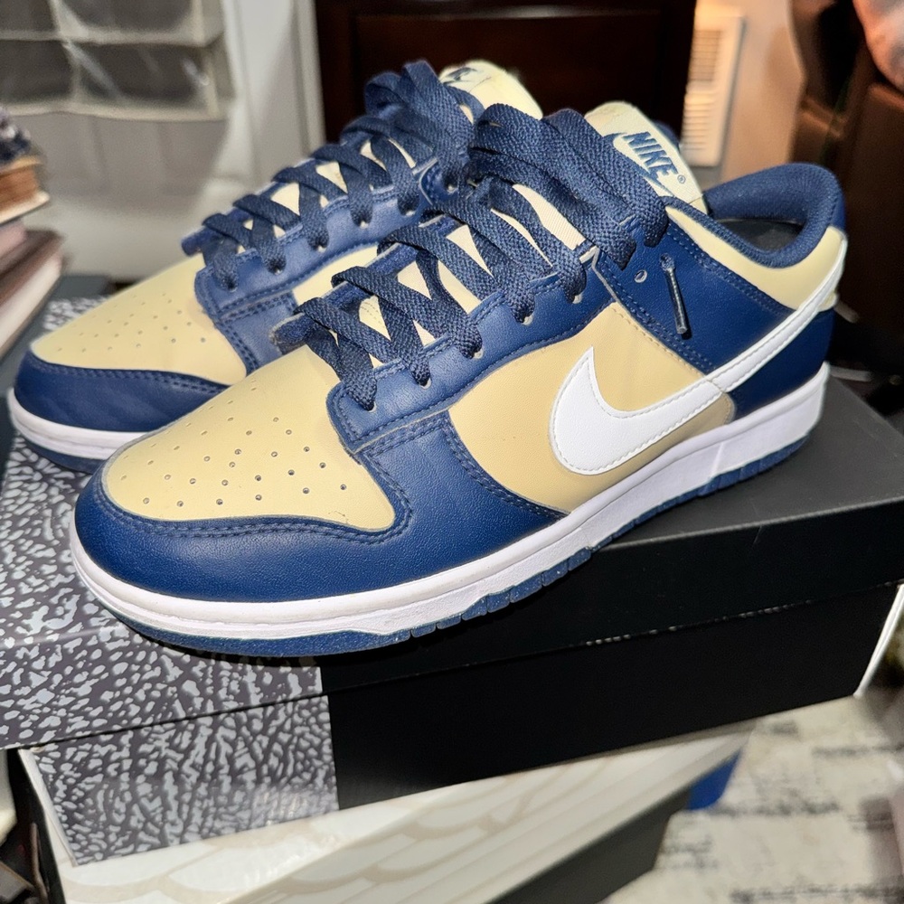 Nike Men’s Low-Top Sneakers in Navy and Cream with White Swoosh